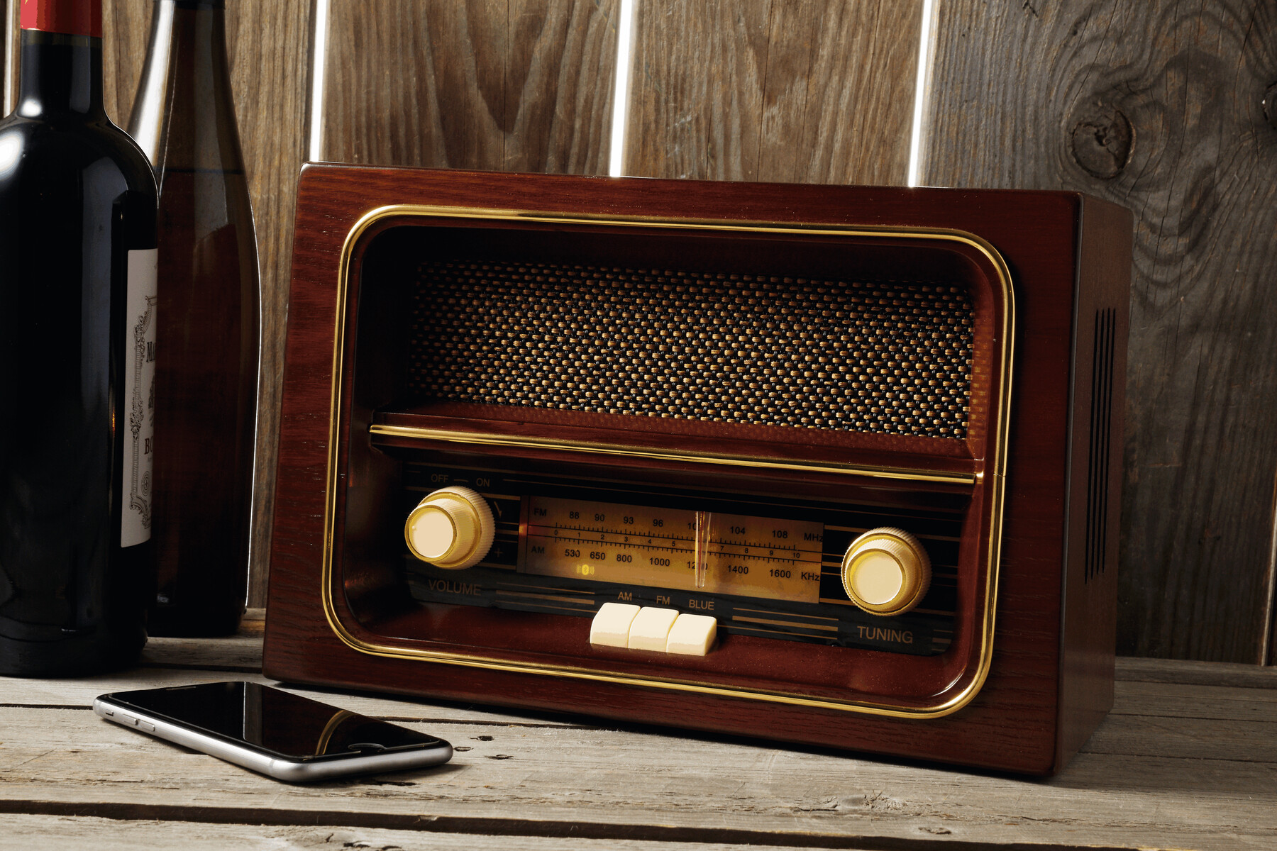 Vue 8 de RECEIVER - Radio AM/FM